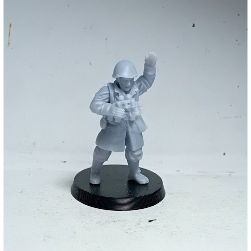 28 mm Greek Soldier WW2 officer unpainted